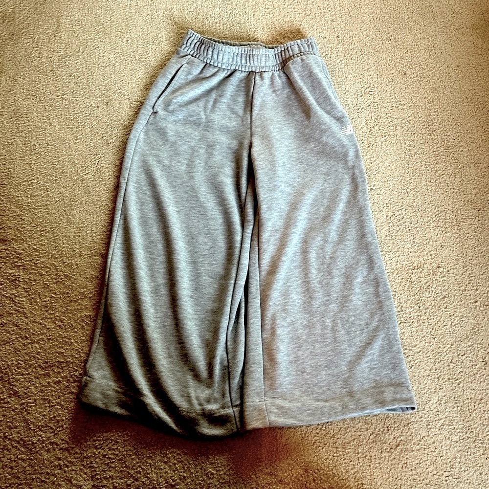 Wide legged baggy, new balance sweatpants